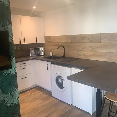 Havre De Paix Climatisé Parking T2 *